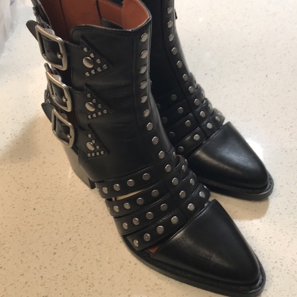 Coach boots, only one was actually worn. You can buy them together or separate - Picture 6 of 6